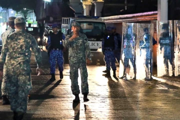 சிங்கபூர் பயணமாகும் கோட்டாபய ராஜபக்ச - மாலே சர்வதேச விமான நிலையத்தில் தீவிர பாதுகாப்பு
