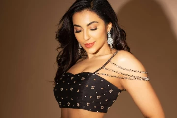 பார்வதி நாயர் லேட்டஸ்ட் ஹாட் போட்டோஷூட்