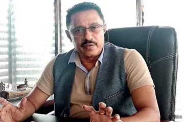 ජනක රත්නායක පාර්ලිමේතුවේ වෙනසක් කරන්න යයි..