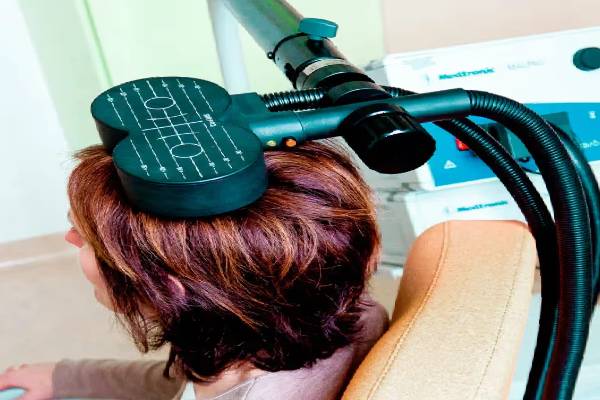 இலங்கையில் மூளையைத் தூண்டி மனச்சோர்வை நீக்கும் அதிநவீன இயந்திரங்கள் | Machines Stimulate The Brain Relieve Depression