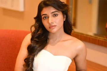 மாடர்ன் லுக்கில் மயக்கும் நடிகை மிர்ணா!! வியக்க வைக்கும் புகைப்படங்கள் இதோ...