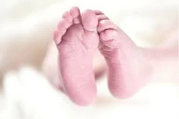 புதிதாக பிறந்த சிசு புத்தர் சிலைக்கு அடியில் மீட்பு
