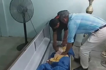 இறுதிசடங்கில் உயிர்த்தெழுந்த பெண்; அதிர்ச்சியில் உறைந்த உறவினர்கள் !