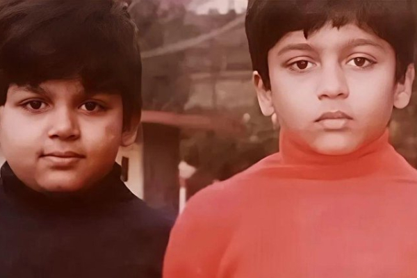 இந்த புகைப்படத்தில் இருக்கும் இரு முன்னணி நடிகர்கள் யார் தெரியுமா.. இதோ பாருங்க | Two Top Actors Childhood Photo