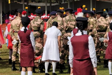 சுதந்திர தின பேரணியில் மயங்கி விழுந்த மாணவர்கள்! முகம்சுழிக்க வைக்கும் இராஜாங்க அமைச்சர் மற்றும் அரச அதிகாரிகளின் செயல்