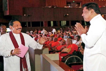 சஜித்தை கழற்றிவிட்டு மீண்டும் மகிந்தவுடன் இணையும் முன்னாள் சகா