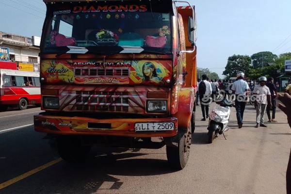 கிளிநொச்சியில் விபத்தை ஏற்படுத்திய டிப்பர் சாரதி குறித்து வெளியான அதிர்ச்சித் தகவல் | Tipper Driver Accident In Kilinochchi