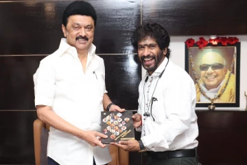 28 ஆண்டுகளை சினிமாவில் பூர்த்தி செய்த நிகில் முருகன்.. முதல்வரிடம் இருந்து கிடைத்த வாழ்த்து