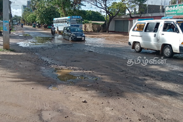 யாழ். திருவள்ளுவர் சுற்று வட்டப் பாதையில் ஏற்படும் மழைக்கால இடையூறு(Photos) | Environmental Degradation In Jaffna Area