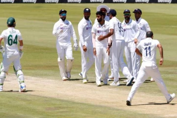 இந்தியா டெஸ்டில் இதுவே முதல் முறை.. வித்தியாசமான வரலாற்று சாதனையை படைத்த இந்திய அணி!