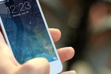 ප්රභල රටක අයිෆෝන් භාවිතාව තහනම් වෙයි.. හේතුව මෙන්න