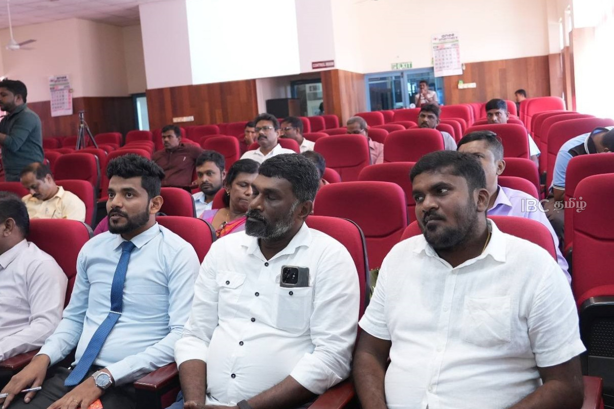 மன்னாரில் டித்வா பேரிடரால் குவிக்கப்பட்ட மணலை அகற்றும் திட்டத்தில் முறைகேடு | Irregularities In The Titva Project In Mannar