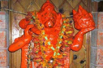 ஆஞ்சநேயருக்கு  செந்தூரம் பூசுவது ஏன் தெரியுமா? வியக்க வைக்கும் காரணம்