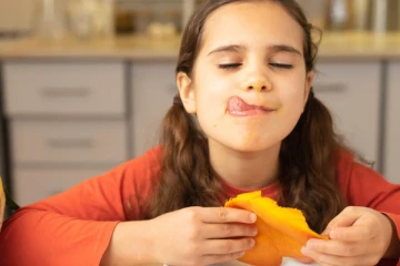 மாம்பழத்தை சாப்பிடுவதற்கு முன் சாப்பிடலாமா? இல்லையென்றால் என்ன நடக்கும்?