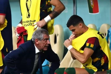 ரொனால்டோவை விளையாட விடாமல் அமர வைத்தது ஏன்? சர்ச்சைக்கு அணி மேலாளர் அளித்த பதில்