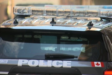 கனடாவில் இடம் பெற்ற கத்திக்குத்து தாக்குதலில் இருவர் காயம்