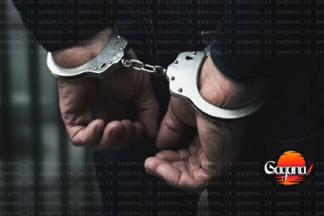 තිදරු මවක් වන සිය පෙම්වතියට තෑගි අරන් දෙන්න සොරකමේ ගිය තරුණයා