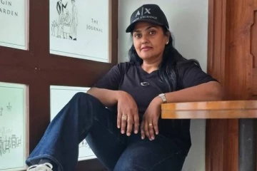 பாண்டியன் ஸ்டோர்ஸ் 2 சீரியலில் கோமதியாக தெறிக்கவிடும் நிரோஷாவின் ஸ்டைலிஷ் போட்டோஸ்