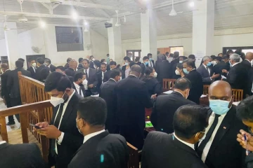 ரம்புக்கனை விவகாரம்; கேகாலை நீதவான் நீதிமன்றில் குவிந்த சட்டத்தரணிகள்!