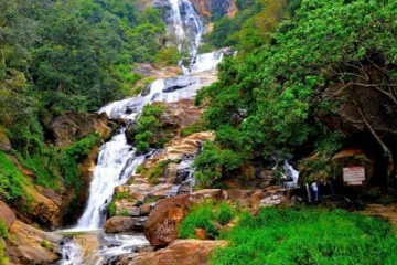 இலங்கையில் நீர்வீழ்ச்சியை பார்க்க சென்ற தம்பதினருக்கு நேர்ந்த அசம்பாவிதம்!