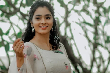 ஹோம்லியாக நடித்து வந்த காயத்ரியா இப்படி! விக்ரம் படத்திற்கு பின் இப்படி மாறிட்டாரே