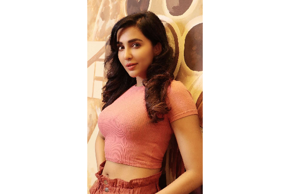 நடிகை பார்வதி வீட்டில் நடந்த சோகம்- போலீசார் விசாரணை | Parvathy Nair House Allegedly Robbed நடிகை பார்வதி வீட்டில் நடந்த சோகம்- போலீசார் விசாரணை | Parvathy Nair House Allegedly Robbed