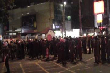 களனியில் அமைதியின்மை! இரவோடு இரவாக மாணவர்கள் மீது பொலிஸார் கண்ணீர் புகை தாக்குதல்