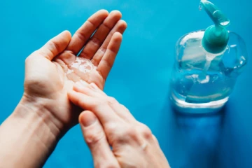 கண்டியில் போலி கிருமி தொற்று நீக்கி விற்பனை செய்த நபர் கைது