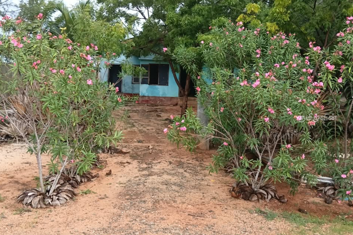 யாழில் முகாமிலிருந்து திடீரென வெளியேறிய சிறப்பு அதிரடிப்படையினர்...! | Force Personnel Make A Sudden Exit Jaffna