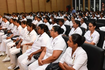 මේ නිලධාරිනියන්ට සුබ ආරංචියක් - ජනවාරියේ වැටුප් වැඩිවීමක්