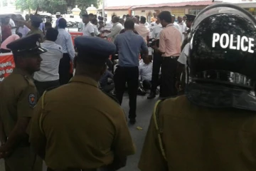 කොළඹ විරෝධයෙන් අත්අඩංගුවට ගත්  භික්ෂුවක්, කාන්තාවන් ඇතුළු 21ට අධිකරණයෙන් ලැබුනු තීන්දුව