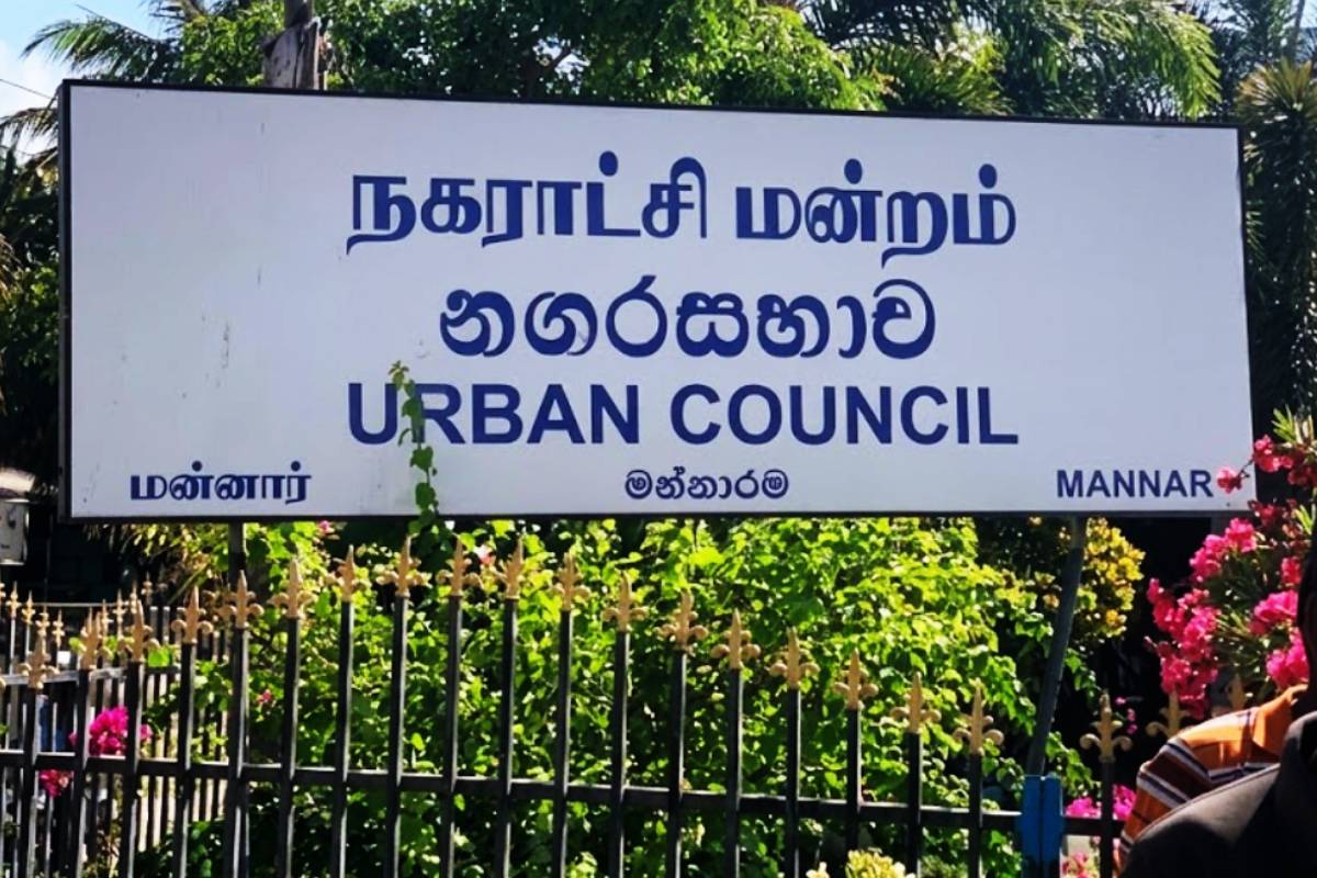 மன்னார் நகரசபைக் கூட்டத்தில் வெடித்த சர்ச்சை: உறுப்பினர் பிரசாத்துக்கு ஒரு மாதத் தடை | Mannar Urban Council Suspends Member Prasad