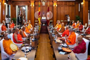 அனைத்து கட்சி அரசாங்கத்தை அமைக்குமாறு பௌத்த மகா நாயக்கர்கள் ஜனாதிபதிக்கு மீண்டும் கடிதம் (PHOTOS)