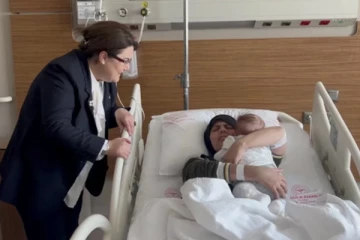 துருக்கி நிலநடுக்கம்; 56 நாட்களுக்கு பின் தாயுடன் சேர்ந்த அதிசய குழந்தை!