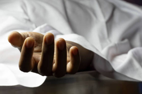 கடற்கரையில் குளிக்கச் சென்ற இருவருக்கு நேர்ந்த சோகம்! | Tragedy Happened To Two People Went The Beach