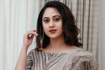 திருமணத்திற்கு பின் உடல் எடை கூடி குண்டாக மாறிய நடிகை மியா ஜார்ஜ் - அட, என்ன இப்படி மாறிட்டாங்க