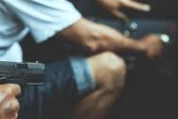 පරිස්සමෙන්.. නිවසකට පැමිණි මෙහෙකාරිය බිය ගන්වා කළ දේ.. කෝටි ගානක් වටින දේද රැගෙන යයි.ං