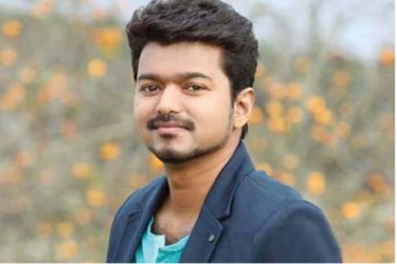 அம்பலமாகிய நடிகர் விஜய்யின் உண்மையான ஹேர் ஸ்டைல்! புகைப்படத்தை வெளியிட்ட பிரபல நடிகர் (VIDEO)