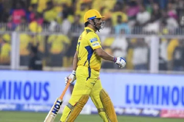 தோனி இதனால்தான் முன்வரிசையில் களமிறங்கவில்லை - பயிற்சியாளர் விளக்கம்