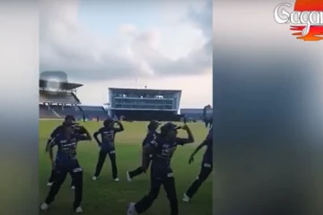 ශ්රී ලංකා කණ්ඩායම මේ දිනවල ඉතාමත් ප්රසිද්ධ "ස්කුබිඩු " ගීතයට නටමින් ජය සැමරු හැටි - කවුරුත් හොයන වීඩියෝව මෙන්න..(VIDEO)