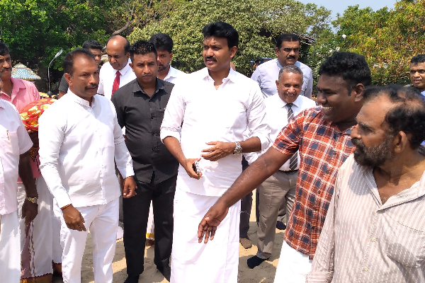 கிழக்கின் புதிய ஆளுநர் திருக்கோணேஸ்வரத்தில் வழிபாடு | Worship At Thirukoneswaram The New Governor East