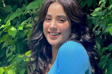 பாரிஸ் மாலில் இப்படியொரு ஆட்டம்! ஸ்ரீதேவி மகள் ஜான்வி கபூர் வெளியிட்ட வீடியோ...