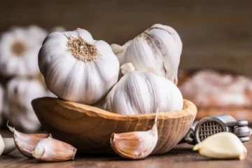 பூண்டு அடிக்கடி சாப்பிடுவதால் இப்படி ஒரு பிரச்சனை வருமா? கட்டாயம் தெரிந்து கொள்ளுங்கள்