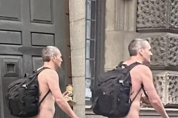 லண்டன் வீதியில் ஆடையின்றி சாதாரணமாக நடந்து சென்ற நபரால் பரபரப்பு!