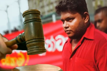 වසන්ත මුදලි නිදහස් කෙරේ.