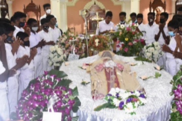 இராயப்பு ஆண்டகையின் பூதவுடலுக்கு ஆயிரக்கணக்கானோர் அஞ்சலி