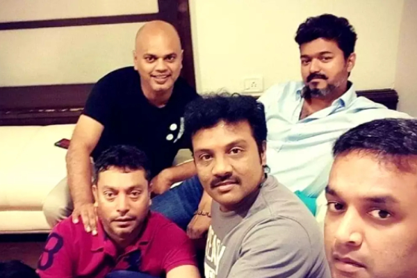 போலீசாரிடம் மாட்டிக்கொண்ட நடிகர் விஜய் - நடந்தது என்ன | Actor Vijay Travelled Without Licence