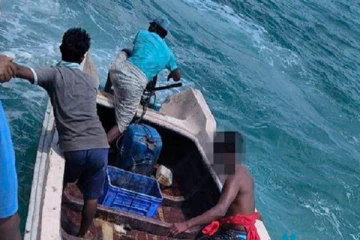 சட்டவிரோதமாக தமிழகத்திலிருந்து கடல்வழியாக வந்த நால்வர் கடற்படையால் கைது