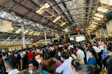 சிக்னல் கோளாறு காரணமாக புகையிரதம் தாமதம்