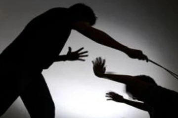 5 වසර සිසුවියට අමානුෂික ලෙස පහරදුන් පන්තිභාර ගුරුවරයා බන්ධනාගාරයට..